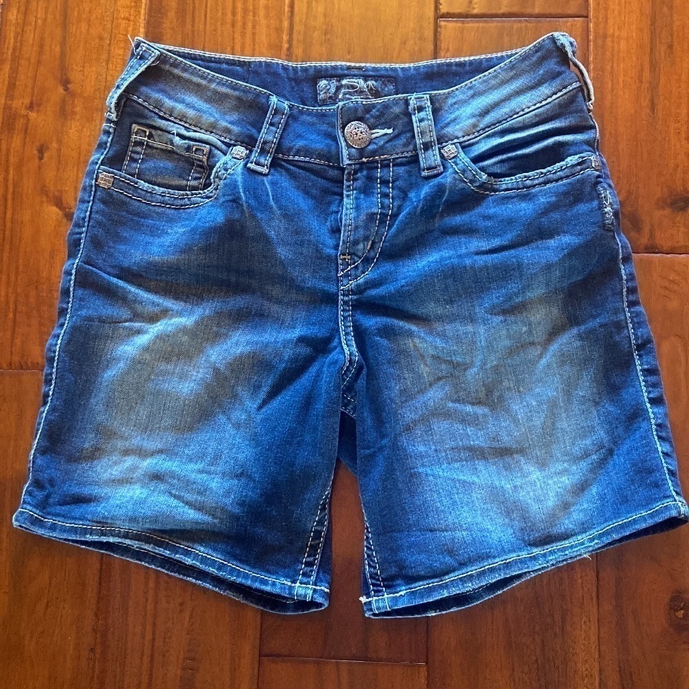 Womens Silver Jeans Co. Suki Mid Rise Jean Shorts in Size 27x4 1/2” [LIKE NEW]